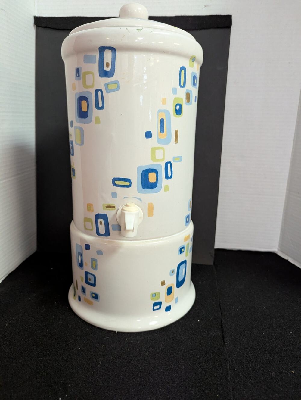 DesignPac Mid Century Modern Geometric Ceramic Beverage Dispenser